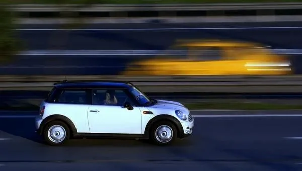 mini cooper
panning tekniği ile çekilmiştir
iyi ışık bulursam opel ilede pan çalışacağım,
hareket halinde otomobil fotoğrafı sevenlere sunarım..